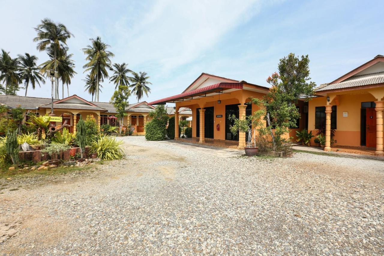Oyo 89887 Chalet Yunie Marang Exterior foto