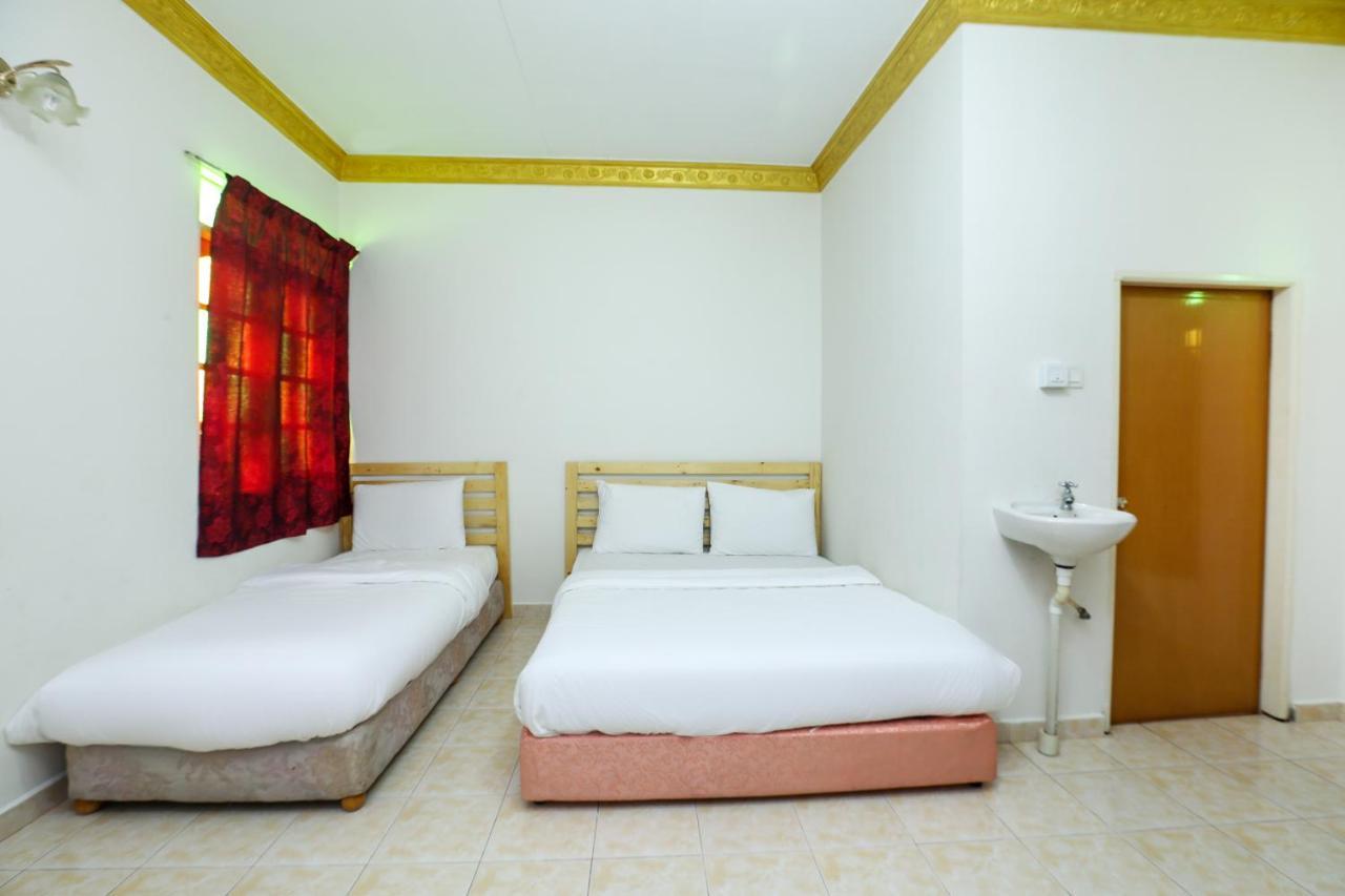Oyo 89887 Chalet Yunie Marang Exterior foto