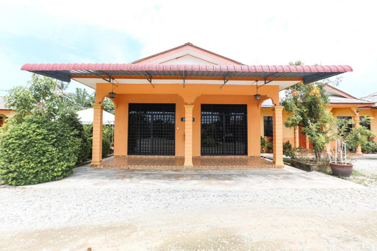 Oyo 89887 Chalet Yunie Marang Exterior foto
