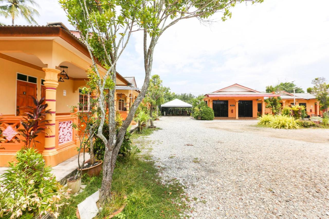 Oyo 89887 Chalet Yunie Marang Exterior foto