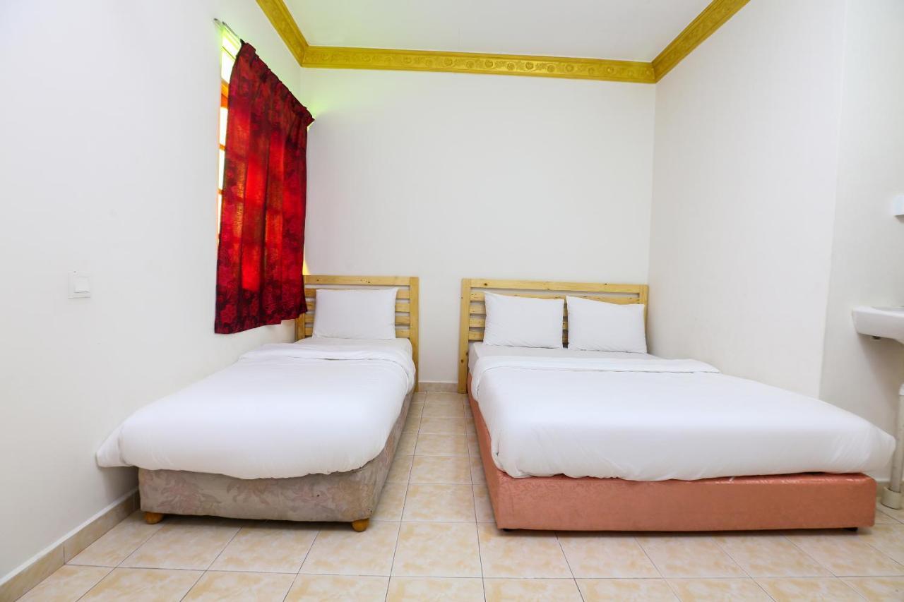 Oyo 89887 Chalet Yunie Marang Exterior foto
