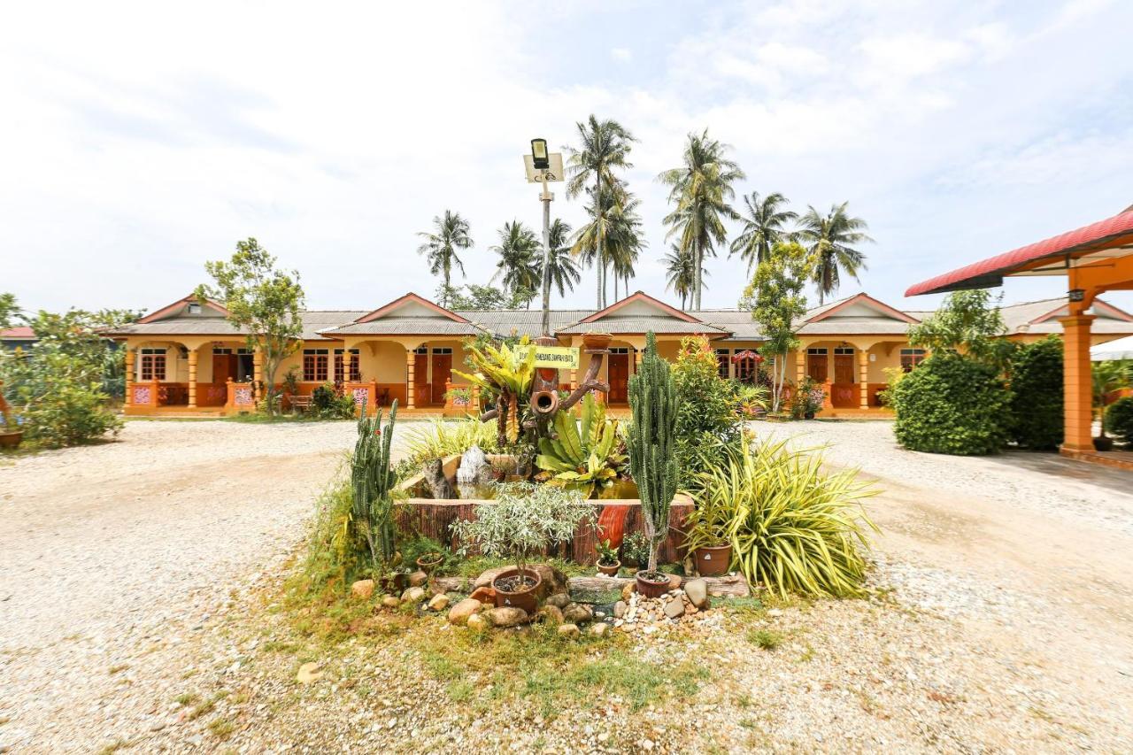 Oyo 89887 Chalet Yunie Marang Exterior foto