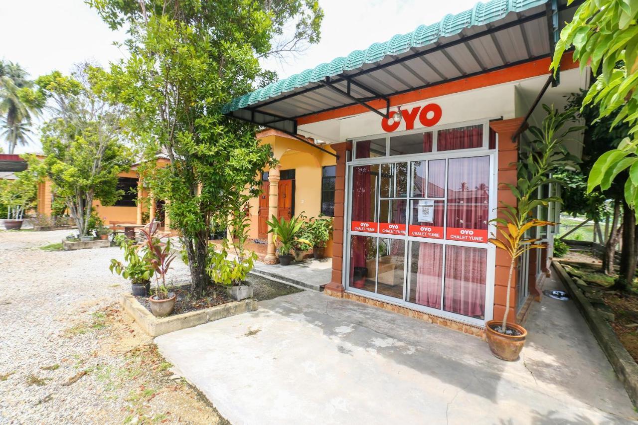 Oyo 89887 Chalet Yunie Marang Exterior foto