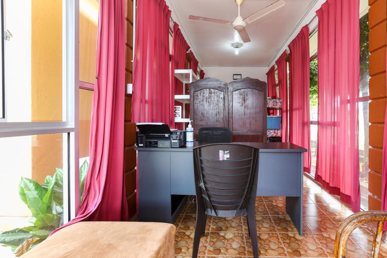 Oyo 89887 Chalet Yunie Marang Exterior foto