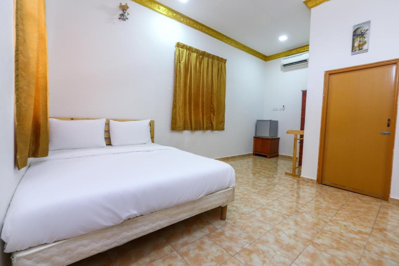 Oyo 89887 Chalet Yunie Marang Exterior foto
