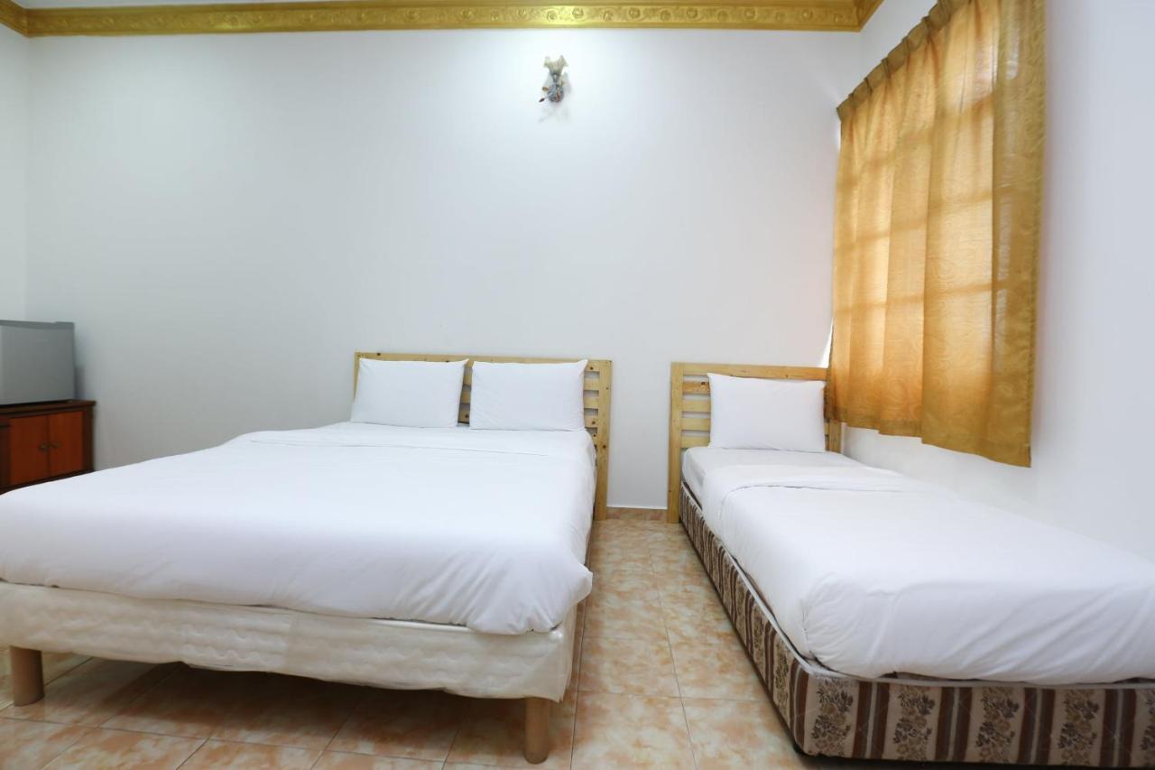 Oyo 89887 Chalet Yunie Marang Exterior foto