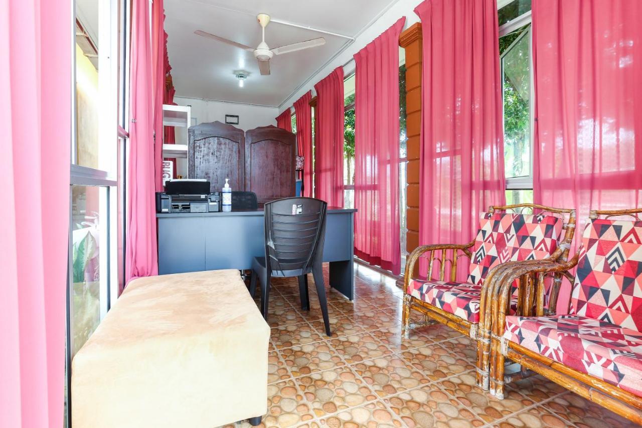 Oyo 89887 Chalet Yunie Marang Exterior foto