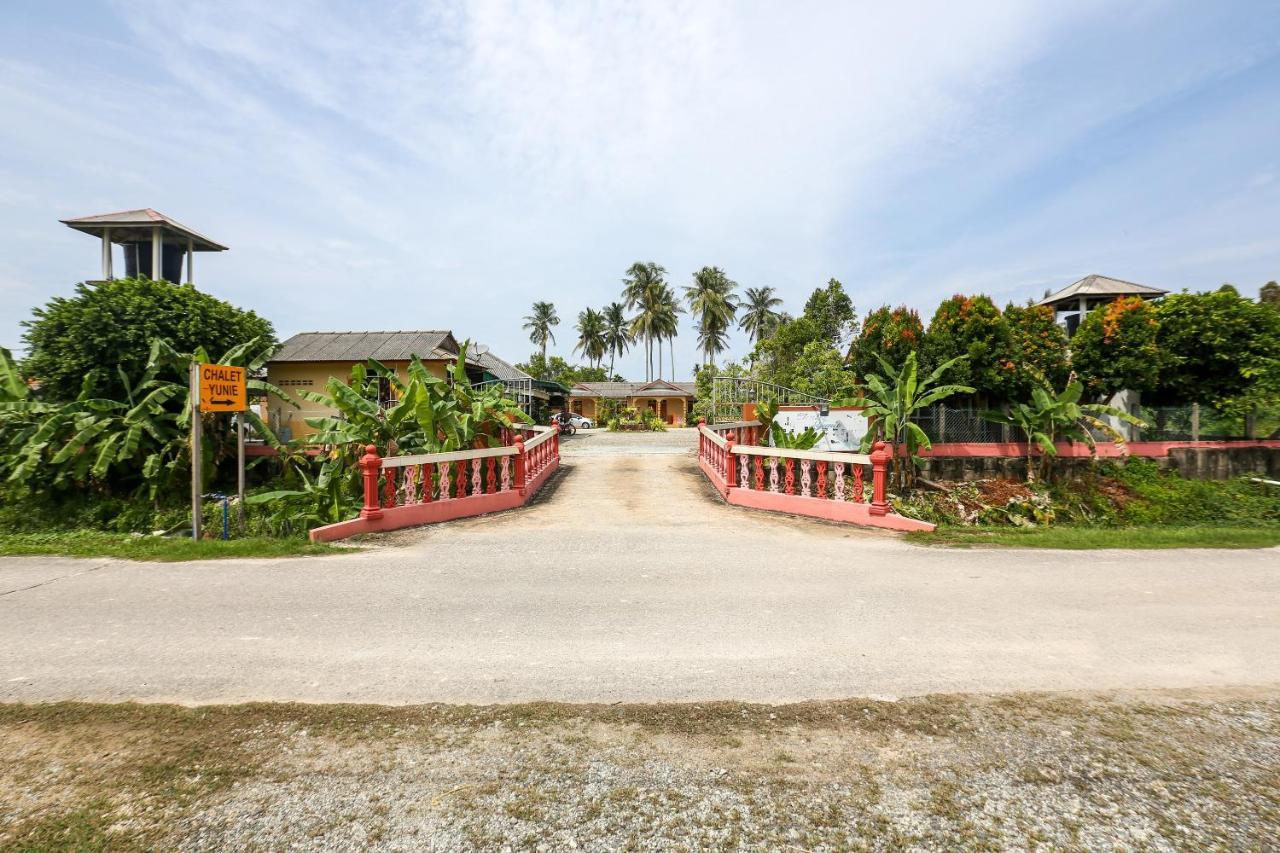 Oyo 89887 Chalet Yunie Marang Exterior foto
