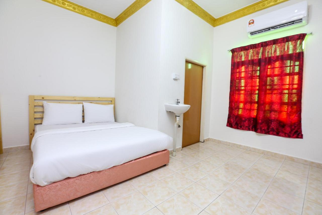 Oyo 89887 Chalet Yunie Marang Exterior foto