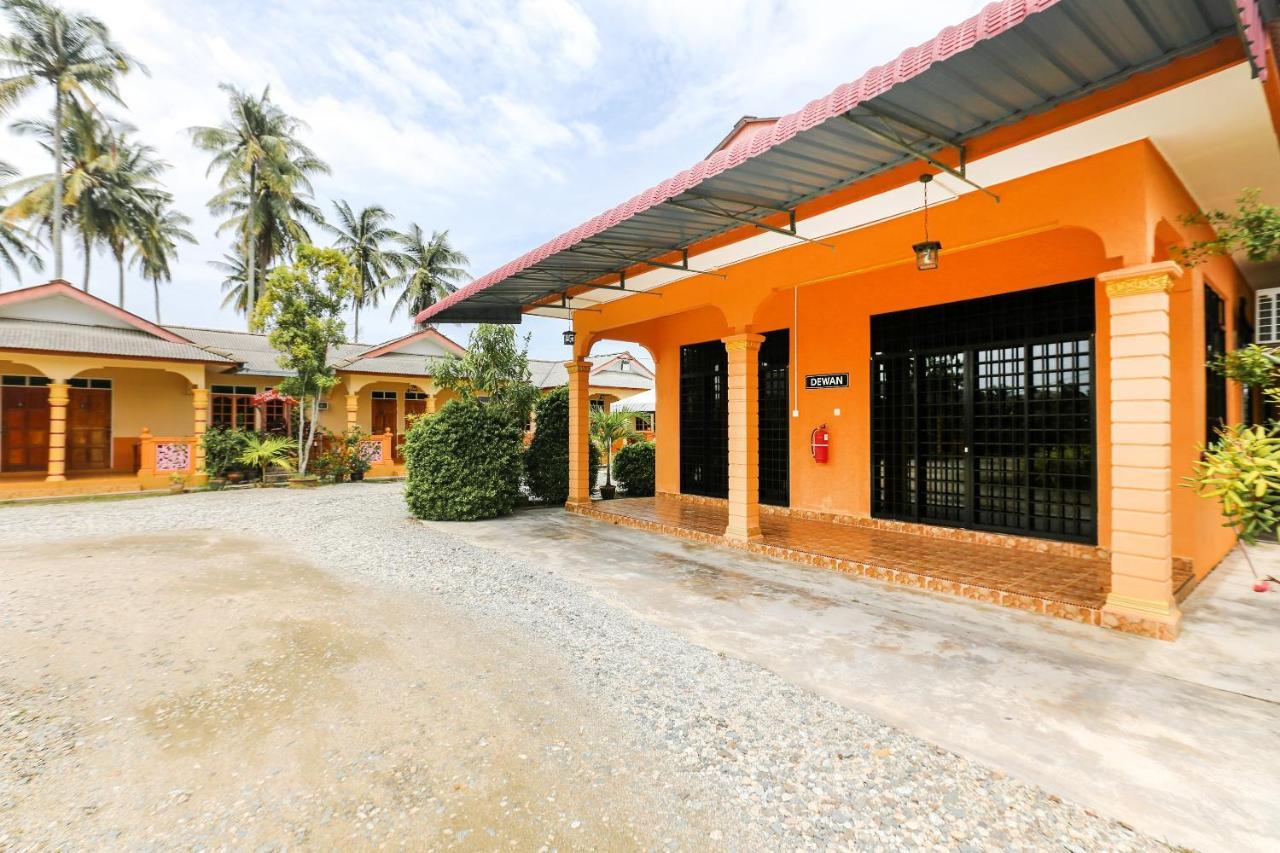 Oyo 89887 Chalet Yunie Marang Exterior foto