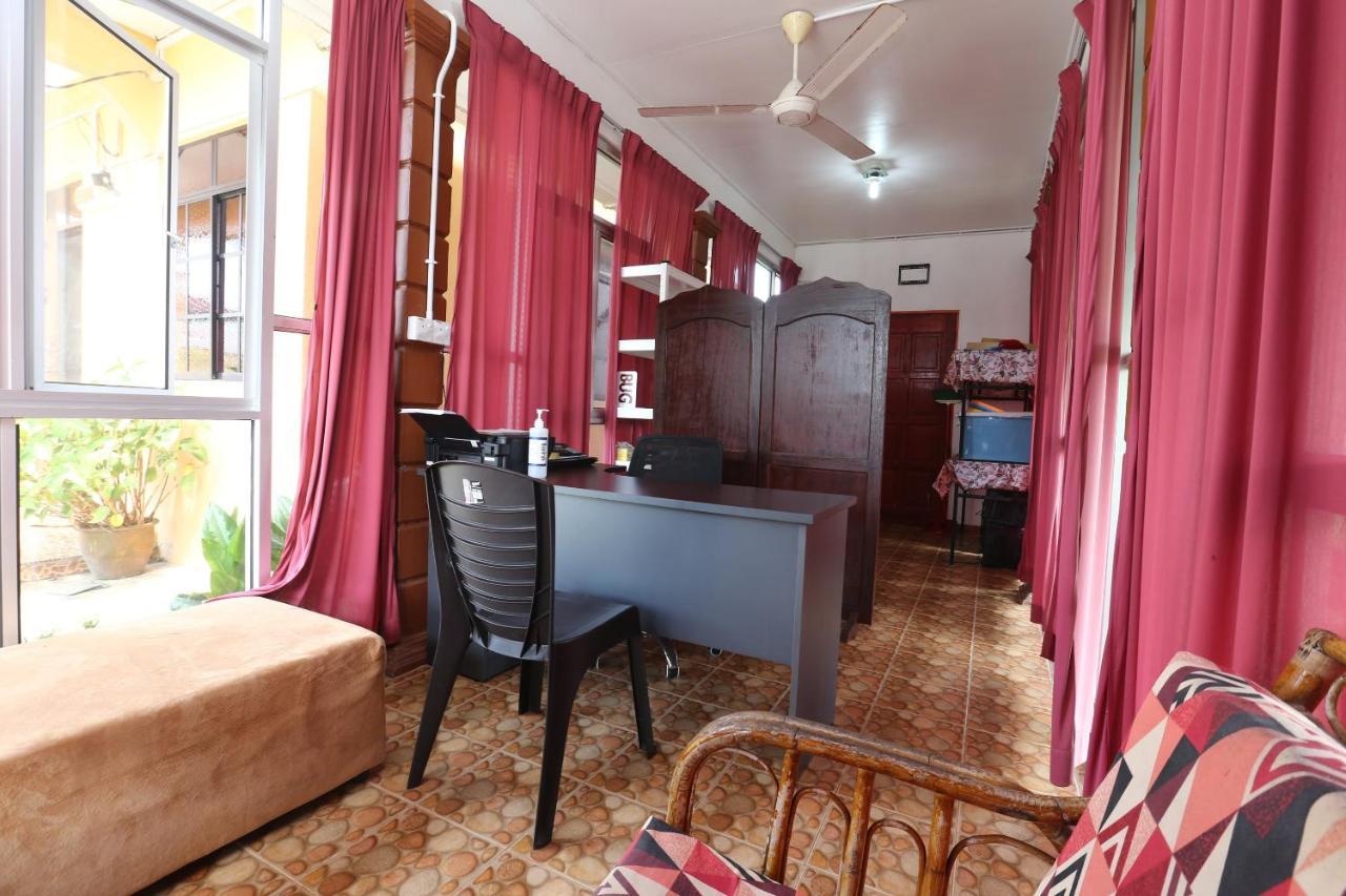 Oyo 89887 Chalet Yunie Marang Exterior foto