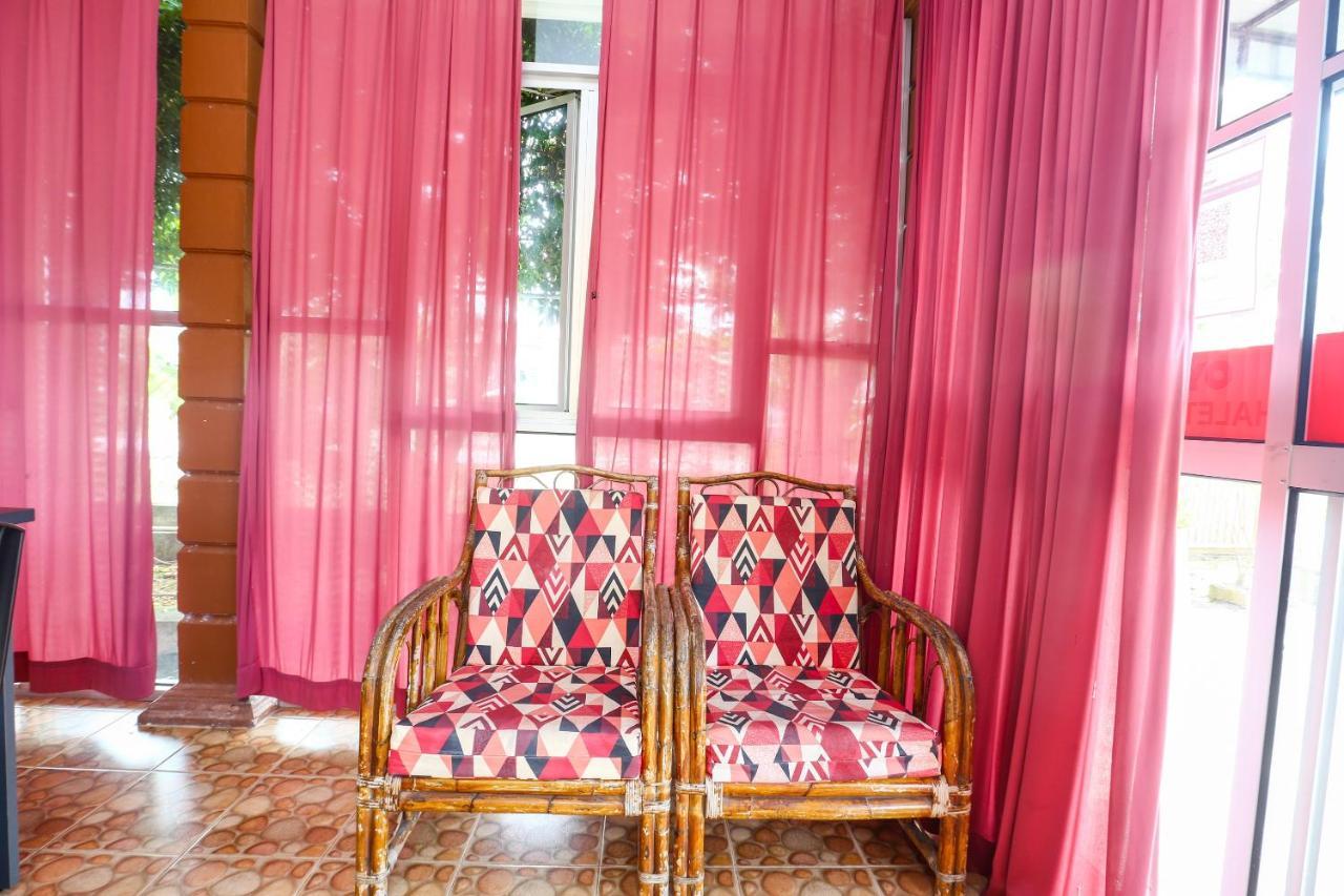 Oyo 89887 Chalet Yunie Marang Exterior foto
