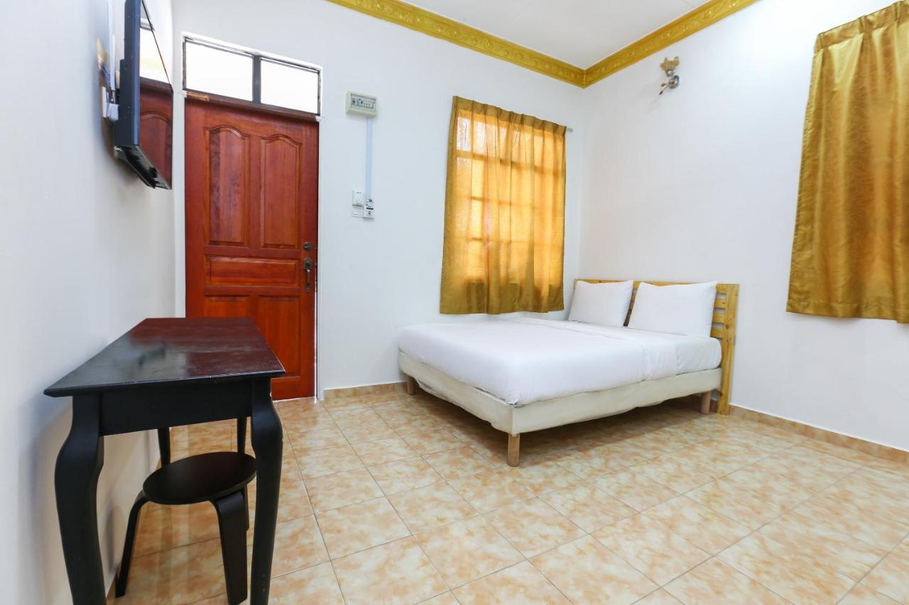Oyo 89887 Chalet Yunie Marang Exterior foto